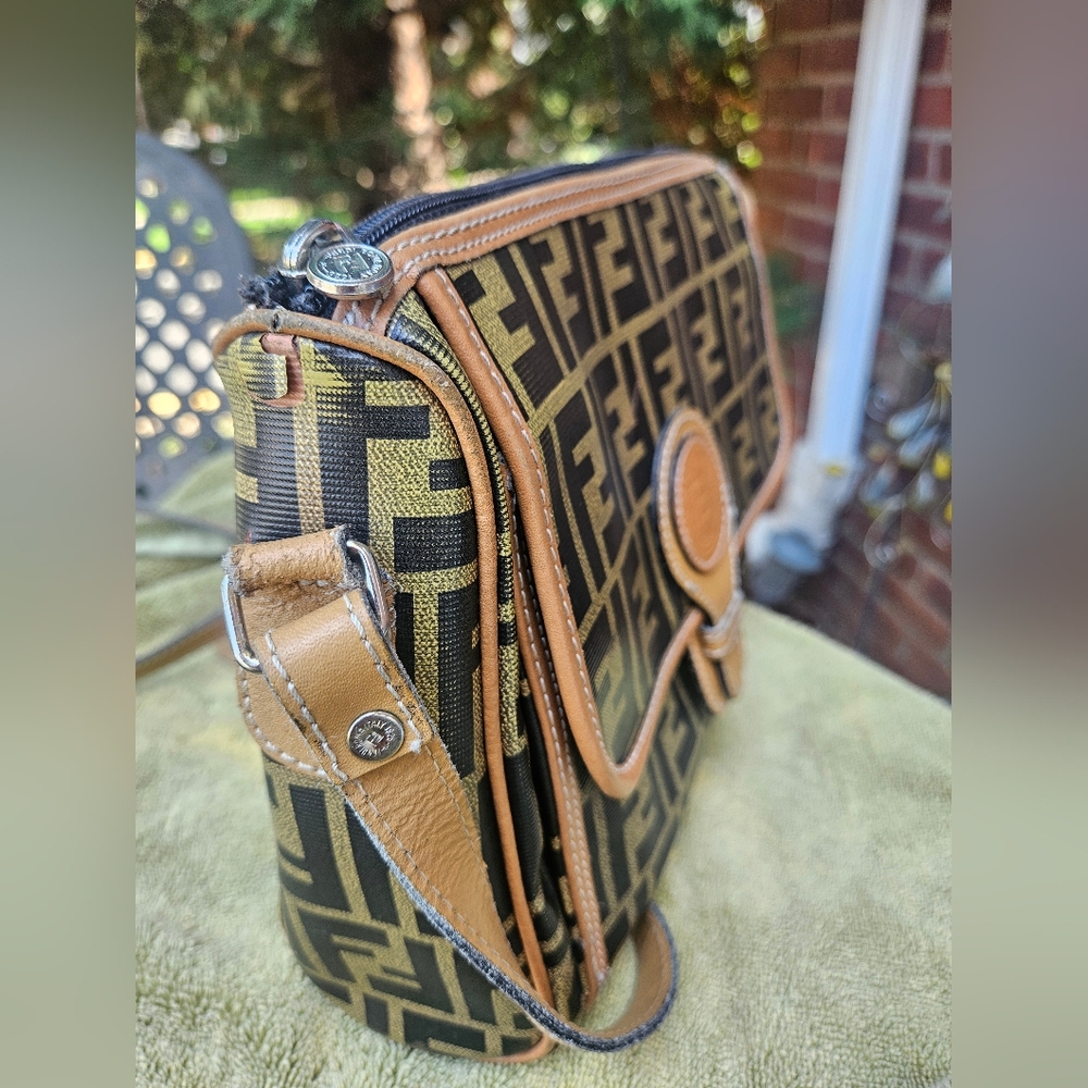 1970s Fendi Zucca Monogram Canvas Crossbody Bag in Black & Tan - Picture 8 of 12